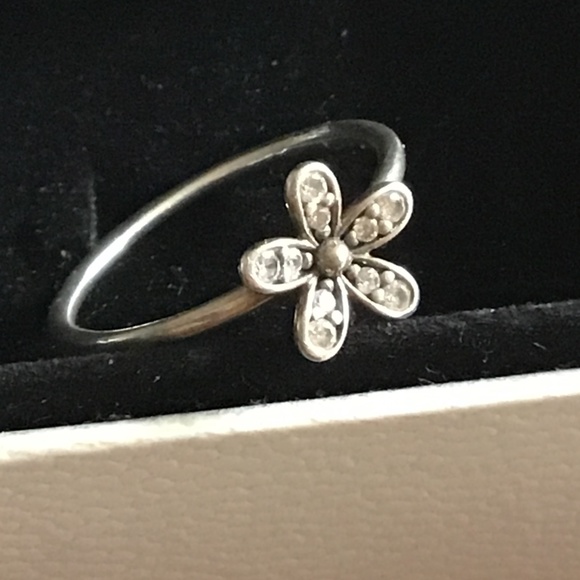 Pandora daisy ring - Picture 2 of 3